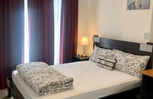 Franklin Apartment | Modern 2 Bedroom Rental Unit with Free Parking and close to the Light Rail