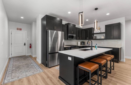Hurricane Apartment | Modern 2-Bedroom Retreat in Downtown Hurricane Near Zion !