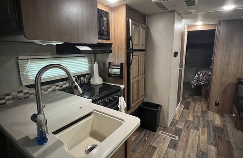 Lubbock House | Modern 2 bedroom RV Retreat with Pool Access