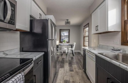 Clive House | Modern 2 Bedroom Townhouse in Quiet Neighborhood