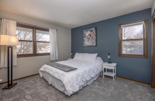 Clive House | Modern 2 Bedroom Townhouse in Quiet Neighborhood