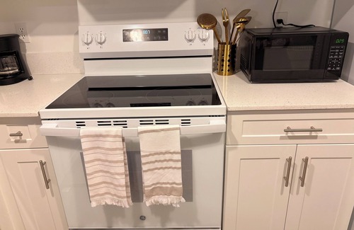 Sunrise Apartment | Modern 2-bedroom UNIT withBEAUTIFUL FINISHES.