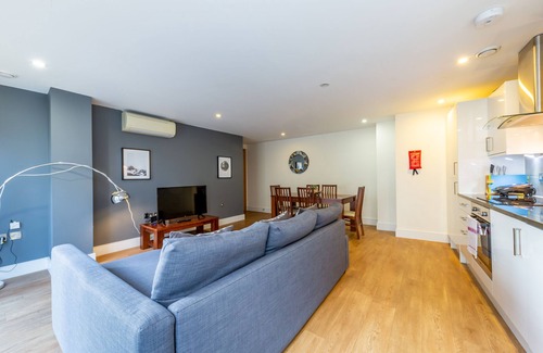 Lancaster Gate Apartment | Modern 2 Bedrooms Apartment near Hyde park in Bayswater