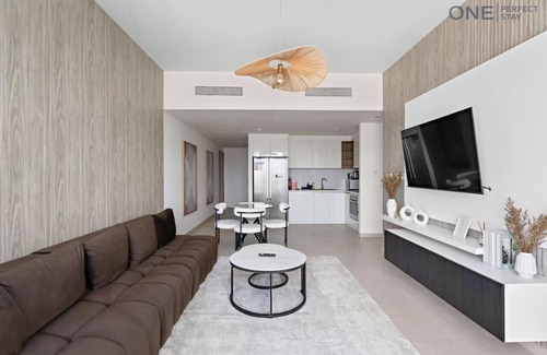 Za'abeel 1 Apartment | Modern 2-BR Oasis Downtown Views