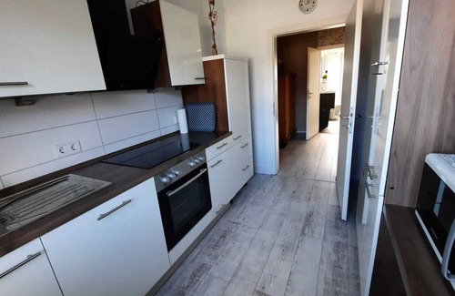 Frintrop Apartment | Modern 2-room apartment with balcony and garden view