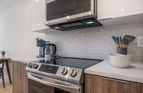 Fremont Condo | Modern 2B/1B Fremont Suite with Prime Walkability