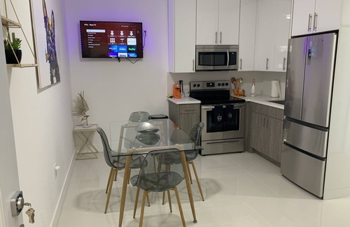 Liberty City Apartment | Modern 2bd/1ba free parking, wifi, & close to everything!