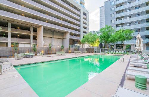 Evans Churchill Apartment | Modern 2BD - CDT - Gym, Pool, Parking - Sleep 8