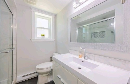 Guildford House | Modern 2BD Ground Level Suite in the Heart of Surrey!