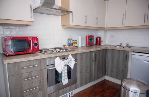 Central Milton Keynes Apartment | Modern 2BDR Apartment in MK City Centre- The Hub, Free Parking