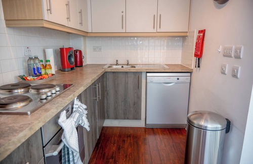 Central Milton Keynes Apartment | Modern 2BDR Apartment in MK City Centre- The Hub, Free Parking