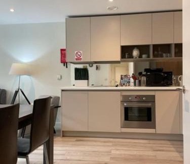Greenwich West Apartment | Modern 2Bed 2Bath with Balcony next to DLR Station