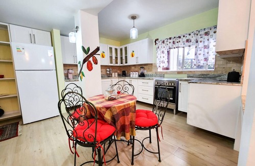 Arawak Hill House | Modern 2BED 2BTH Hideaway in New Westerhall Point, Petit Calivigny