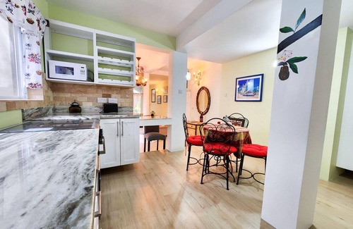 Arawak Hill House | Modern 2BED 2BTH Hideaway in New Westerhall Point, Petit Calivigny