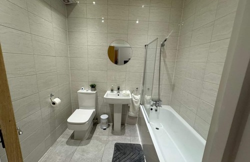 Walton on the Naze Apartment | Modern 2Bed overlooking the Sea in Walton