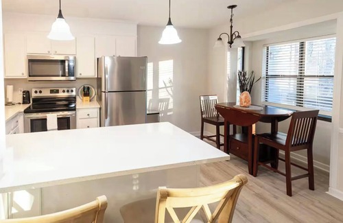 Westminster Condo | Modern 2BR/2BA peaceful forest-view condo in Westminster, near Lakes and Clemson
