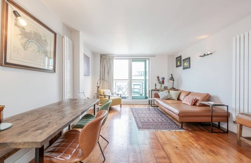 Bermondsey Apartment | Modern 2BR /2BR Flat in the heart of Bermondsey with stunning views