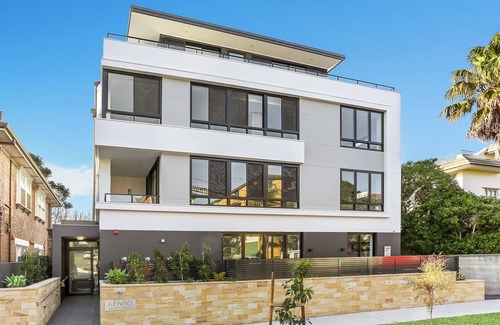 Kensington Apartment | Modern 2BR Apartment Close to UNSW, Parks & CBD