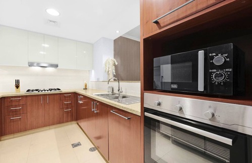 Downtown Dubai Apartment | Modern 2BR Apartment | 5 Min Walk to Dubai Mall & Burj