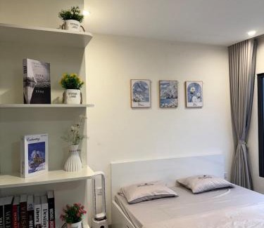 Gia Lam Apartment | Modern 2BR Apartment at Vinhomes Ocean Park