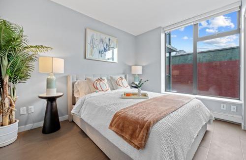 Gastown Apartment | Modern 2BR Apartment in Gastown Steps from Downtown