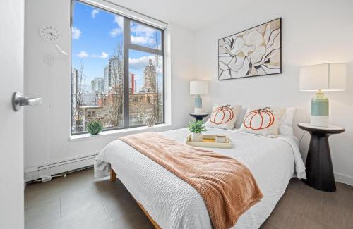 Gastown Apartment | Modern 2BR Apartment in Gastown Steps from Downtown