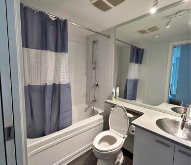 Gastown Apartment | Modern 2BR Apartment in Gastown Steps from Downtown