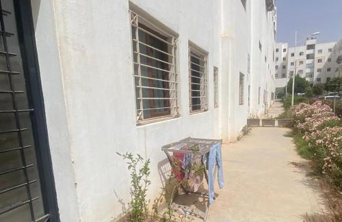 Cite Adrar Apartment | Modern 2BR Apt RDC Fast Wi-Fi