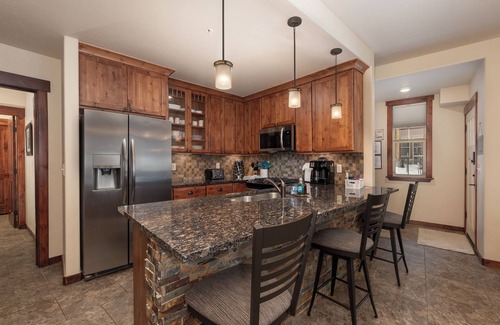 Fraser Condo | Modern 2BR condo w/mountain views & BBQ