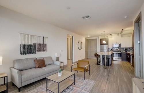 Tempe Apartment | Modern 2BR CozySuites on Town Lake waterfront! 13