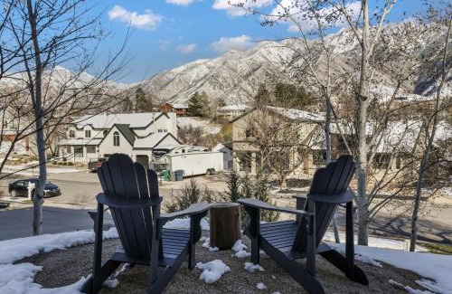 Sandy House | Modern 2br Escape Mountain View & Gully Access