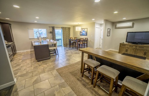 Dubuque House | Modern 2BR home centrally located in historic Dubuque