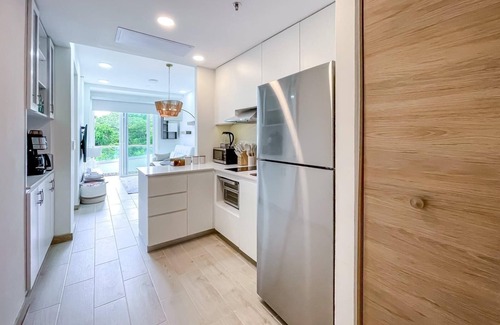 Crawfish Rock Hotel | Modern 2BR in Duna Residences