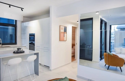 Kerem HaTeimanim Apartment | Modern 2BR in Geula with MAMAD by HolyGuest