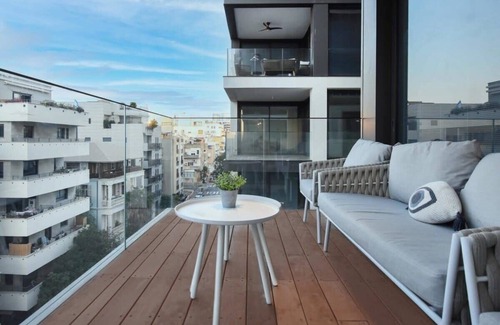 Kerem HaTeimanim Apartment | Modern 2BR in Geula with MAMAD by HolyGuest
