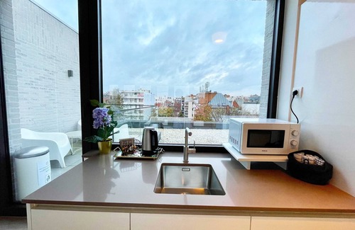Klein-Antwerpen Apartment | Modern 2BR Penthouse Near Diamond District by Oneluxstay