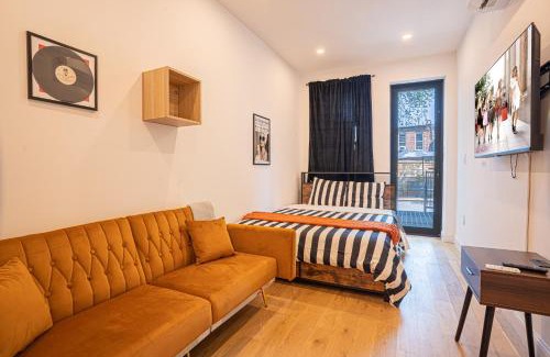 Ocean Hill Apartment | Modern 2BR plus Basement Brooklyn Stay and Backyard