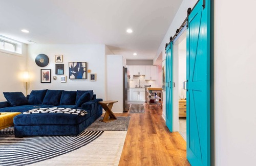 Douglas Park Apartment | Modern 2BR Retreat | Close to DC & Airport