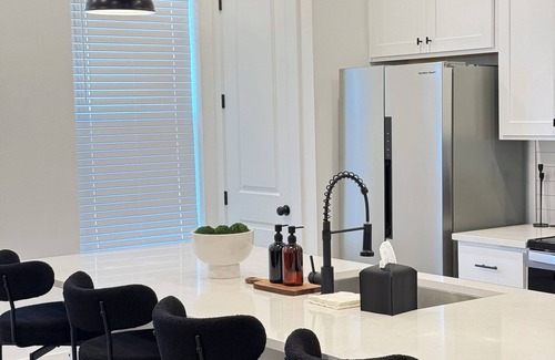 Northside House | Modern 2BR Retreat - Fast WiFi, AC & Prime Houston Location