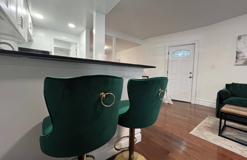Midtown West Apartment | Modern 2BR Retreat in the Heart of Hell’s Kitchen – Steps from Times Square