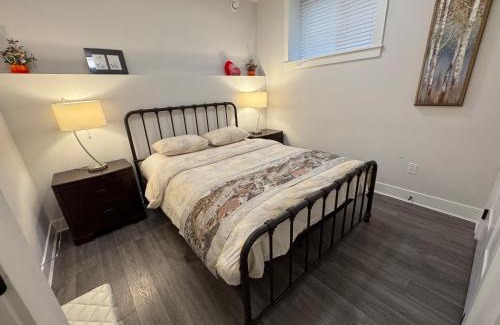 Surrey House | Modern 2BR Suite Near Morgan Creek & White Rock