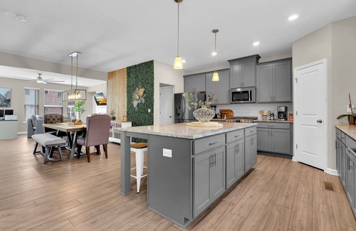 Buford House | Modern 2BR Townhome King Beds Near Mall GA