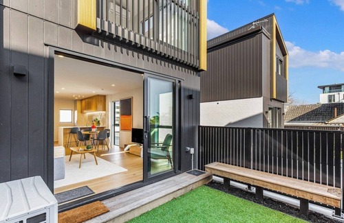 Mission Bay Apartment | Modern 2BR Townhouse in Mission Bay I Zodiak Stays