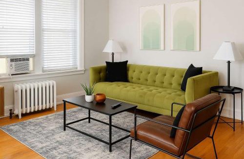 Boystown Apartment | Modern 2BR with Reliable Wi-Fi - Roscoe 30