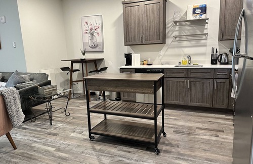 South Tacoma Apartment | Modern 2nd floor Condo close to Shopping!