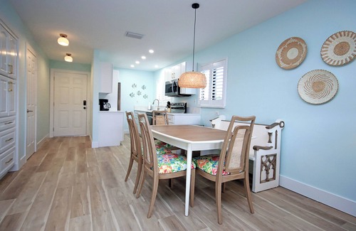 Shell Harbor Condo | Modern 2nd story beachfront condo on Sanibel Island - Sandalfoot 2D3