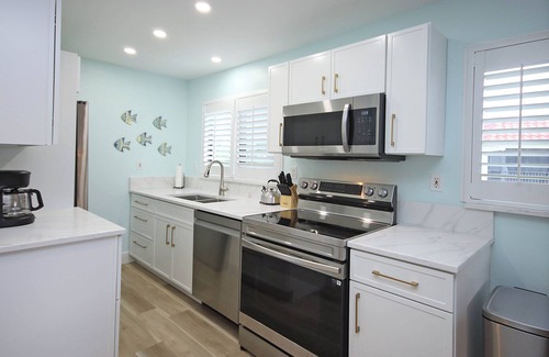 Shell Harbor Condo | Modern 2nd story beachfront condo on Sanibel Island - Sandalfoot 2D3