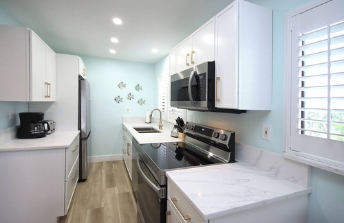 Shell Harbor Condo | Modern 2nd story beachfront condo on Sanibel Island - Sandalfoot 2D3