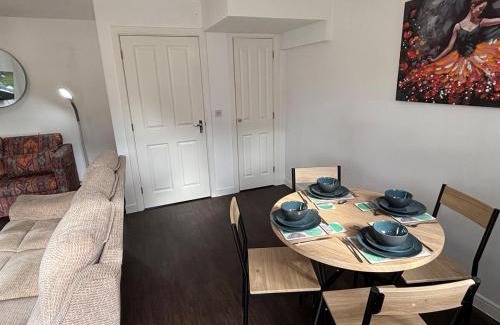 Basildon Apartment | Modern 3-Bed 3-Bath Home - Quiet Road - Parking For 2 Cars - LMV Property