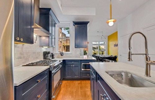 Truxton Circle House | Modern 3 Bed Luxe Rowhome w Patio ideal for Groups
